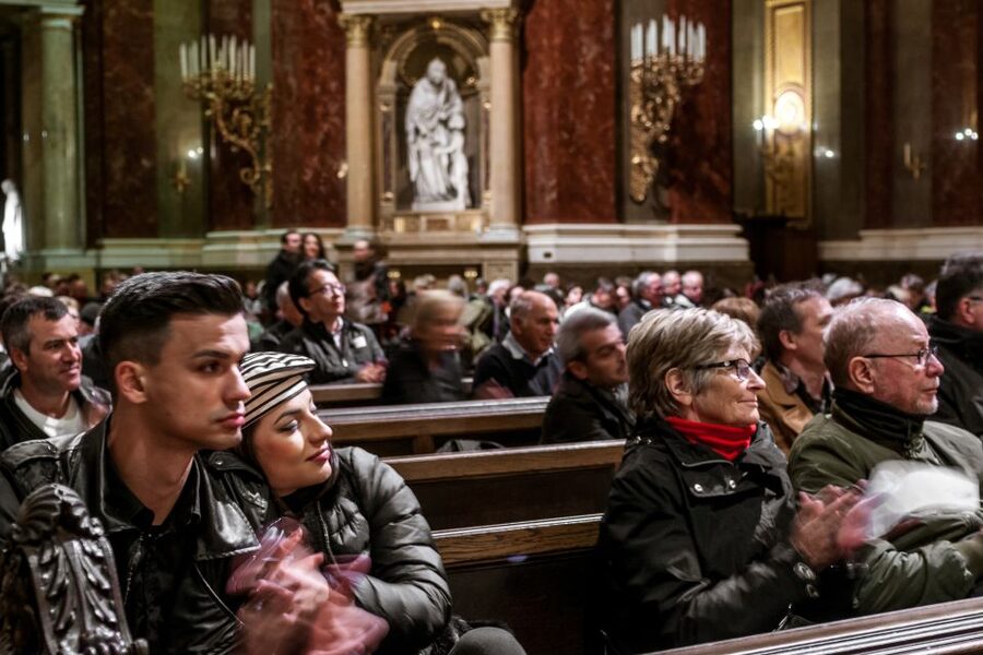 Budapest: Organ Concert in St. Stephen's Basilica - Choosing among rows 1 to 26