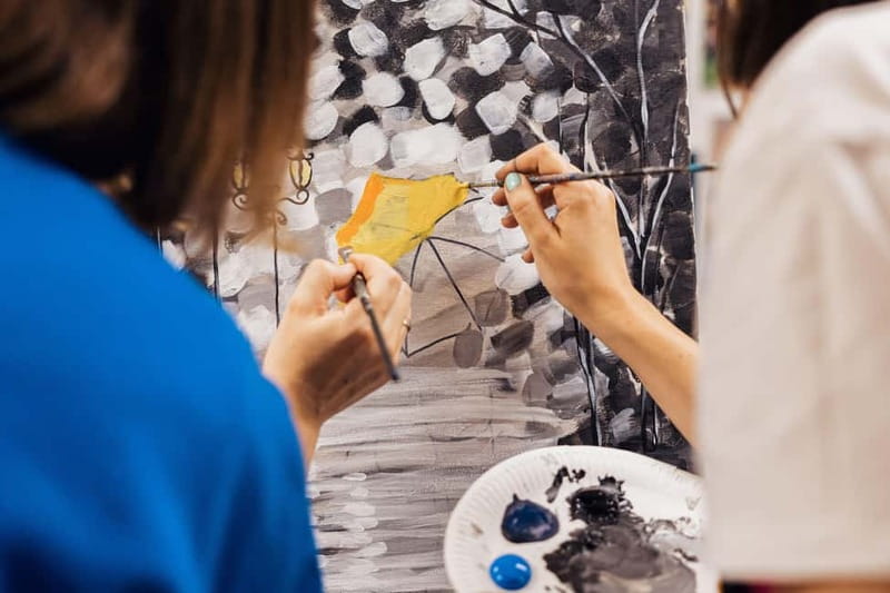 Budapest: Paint and sip experience - Who should book this experience?