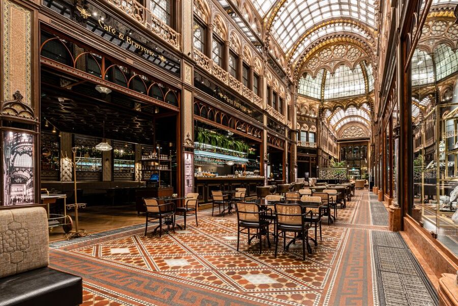 Budapest: Párisi Passage Restaurant 3-Course Menu - Key points to know before booking