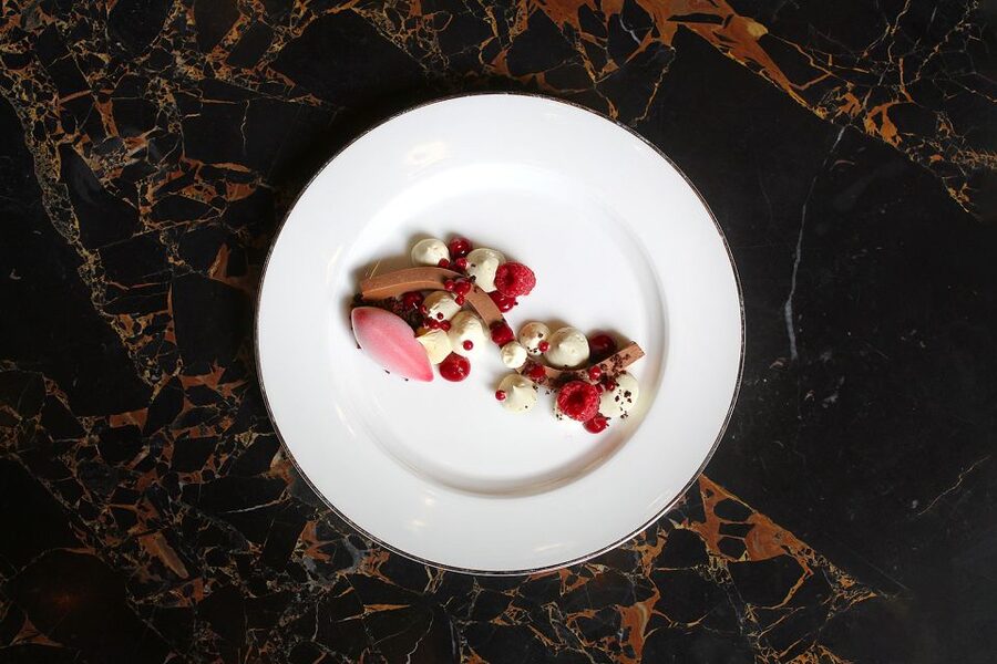 Budapest: Párisi Passage Restaurant 3-Course Menu - What the experience does well