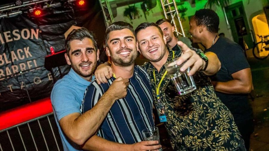 Budapest: Party District Bar-Hop with 2hr Unlimited Drinks - Group size, walking, and what to wear