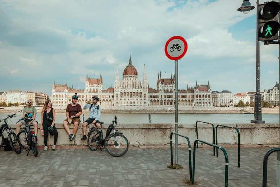 Budapest Peaks: Off-Road eBike Tour - Látó-hegy and Árpád-pihenő