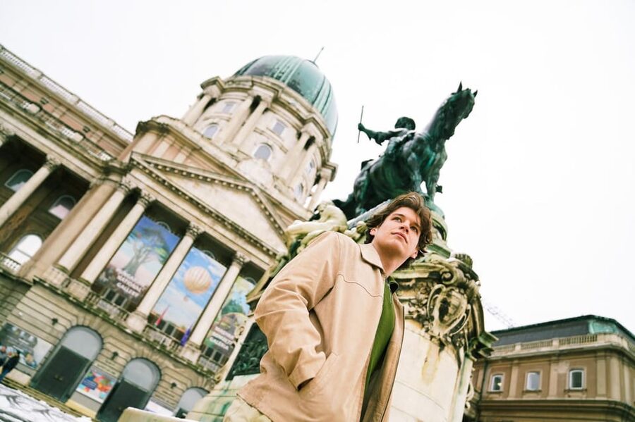 Budapest: Photo Session with Professional Local Photographer - Spring Light and Outdoor Conditions