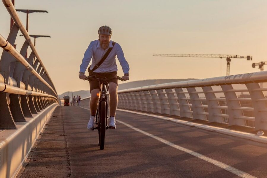 Budapest: Premium E-Bike Rental - City streets, riverbanks, parks, and hills