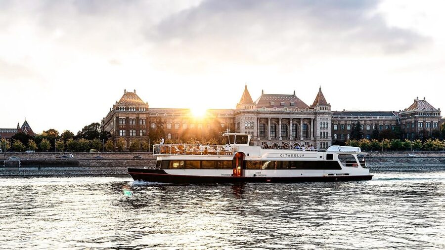 Budapest: Premium Sightseeing Cruise with Tokaj Frizzante - A polished Danube cruise for a modest price