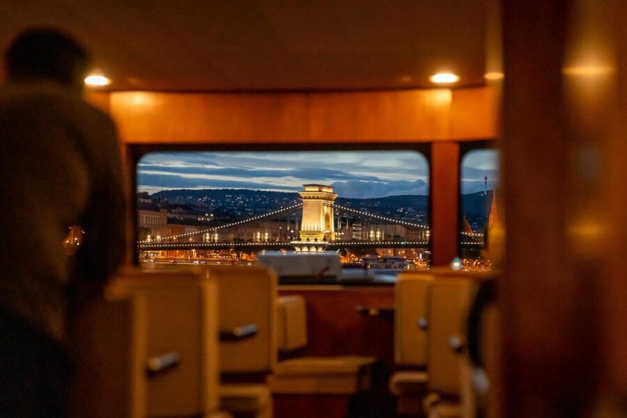 Budapest: Premium Sightseeing Cruise with Tokaj Frizzante - The southern riverfront and Bálna Budapest