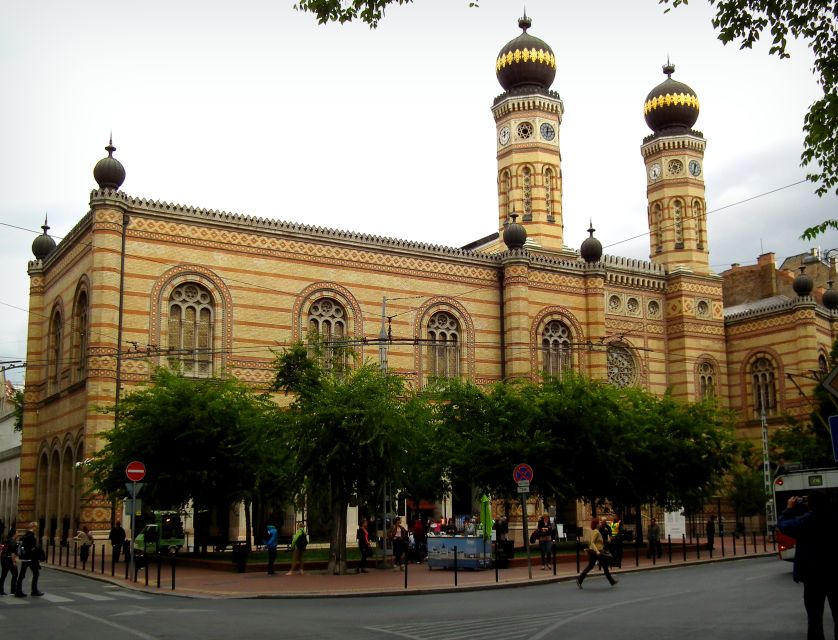 Budapest: Private 3-hour Guided City Tour by Bus - Gellért Hill and the Citadel view