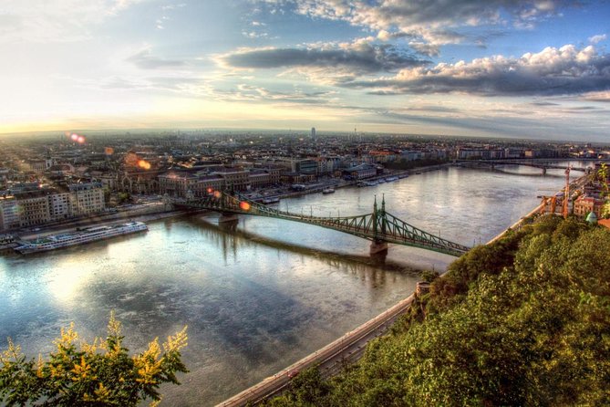 Budapest Private 4 Hour City Tour Experience with a car / van - From the Market Hall to the Great Synagogue