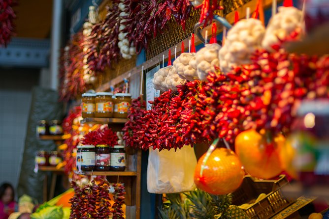 Budapest: Private 4-Hour Walking Tour with a Local - What the guide can add to the day