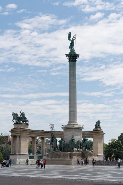 Budapest: Private City Tuk-Tuk Tour & Boat Cruise - Why the Tuk-Tuk Works in a Large City