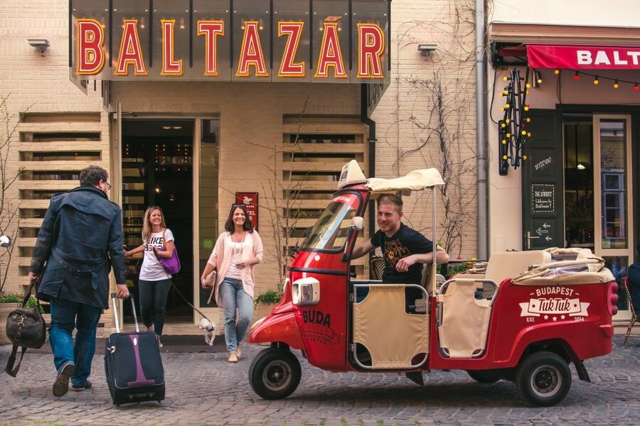 Budapest: Private City Tuk-Tuk Tour & Boat Cruise - Andrássy Avenue, Opera House, and Heroes’ Square