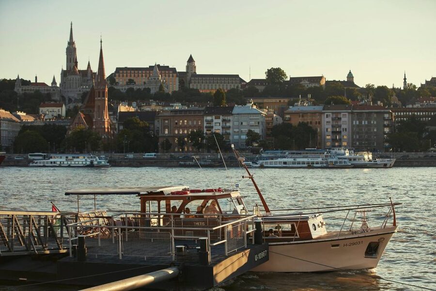 Budapest: Private Danube Yacht Cruise with Welcome Drink - Choosing the right departure time