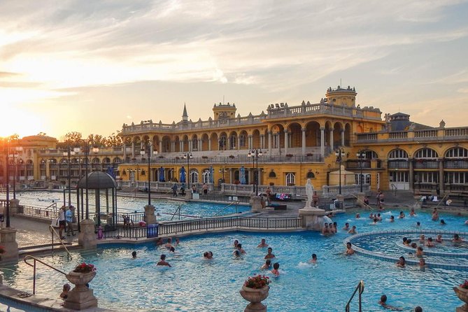 Budapest Private Full Day City Tour with a comfortable air -conditioned car - Markets, bridges, and the old Turkish bath district