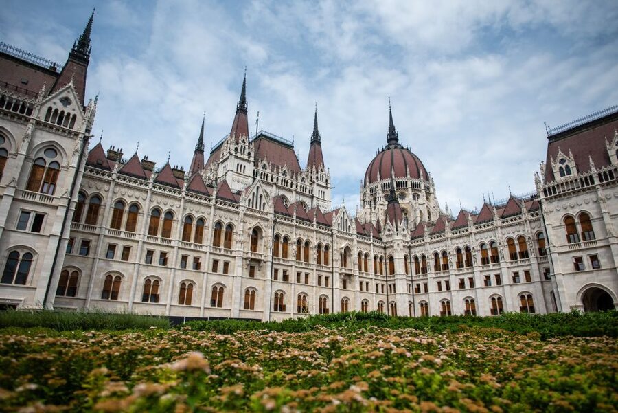 Budapest: Private Luxury Sightseeing Tour - Why a private car works well in Budapest