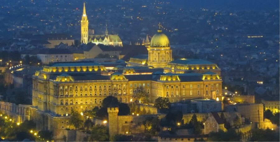 Budapest: Private Luxury Sightseeing Tour - City Park, Heroes Square, and Vajdahunyad Castle