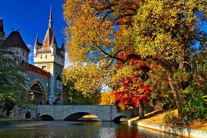 Budapest Private Luxury Sightseeing Tour with Guide and Transport - Price, pace, and the value for two people