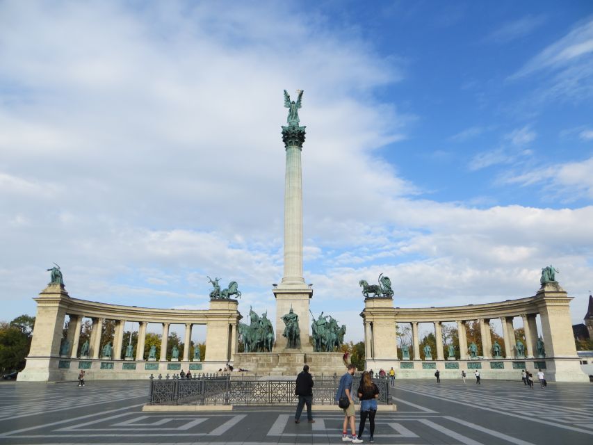 Budapest: Private Luxury Sightseeing Tour - Along the Danube and across central Pest