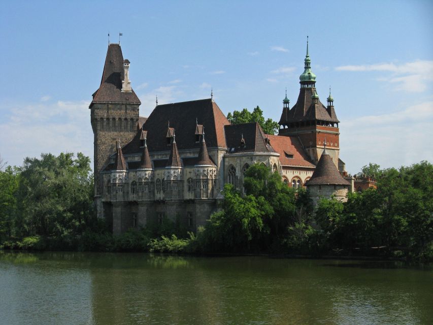 Budapest: Private Walking Tour of City with Spanish Guide - Spanish-speaking guides and what to expect