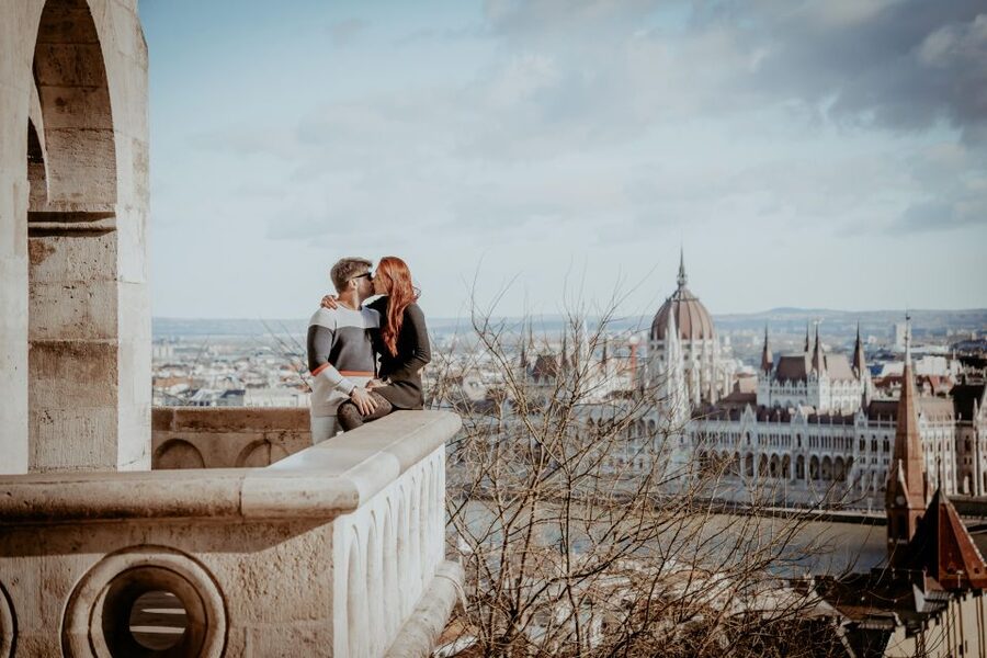Budapest: Proposal Photos at enchanting Fisherman's Bastion - Planning the proposal with Attila Kapodarca