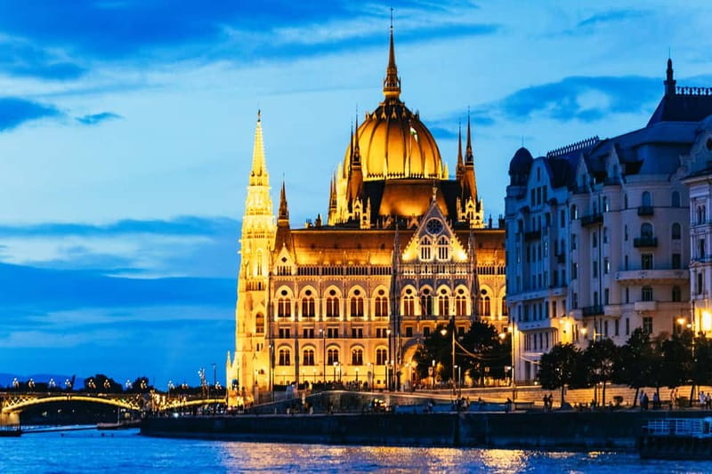 Budapest: Prosecco Dinner Cruise with Live Music - What the Silverline evening is really like