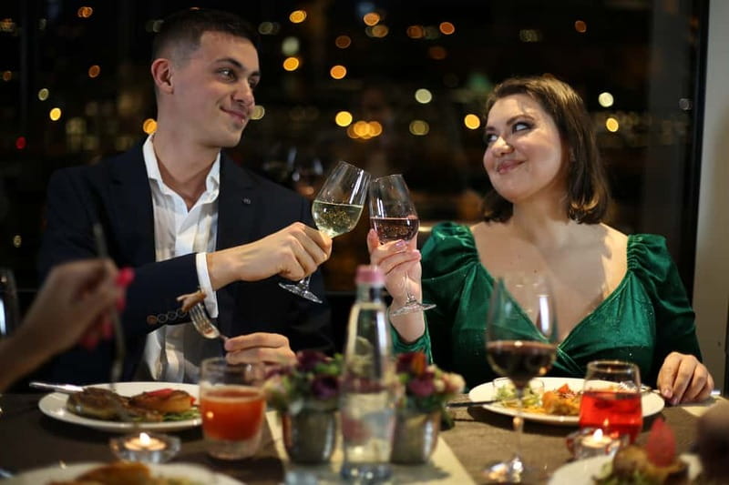 Budapest: Prosecco Dinner Cruise with Live Music - Folk dancing, music, and the piano option
