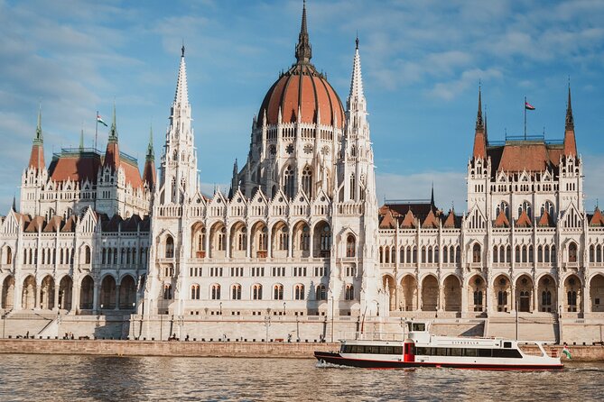 Budapest River Cruise with 1 Free Tokaj Frizzante and Audio Guide - Sunset timing and the best atmosphere