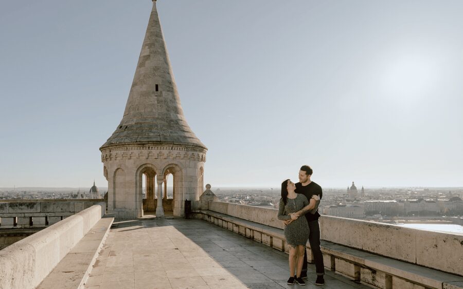 Budapest: romantic photoshoot at Buda's iconic sightseeings - Who should book this Buda photoshoot?