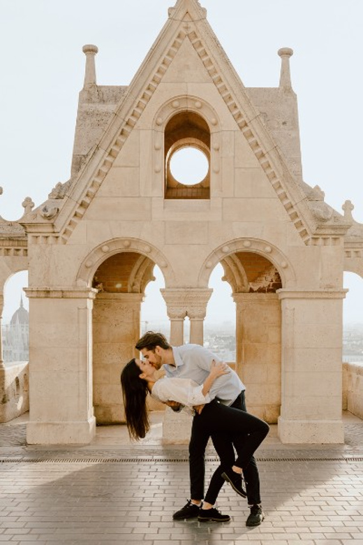 Budapest: romantic photoshoot at Buda's iconic sightseeings - Fisherman’s Bastion and Matthias Church