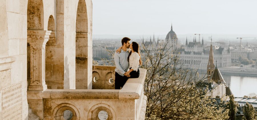 Budapest: romantic photoshoot at Buda's iconic sightseeings - What Rita’s posing guidance adds