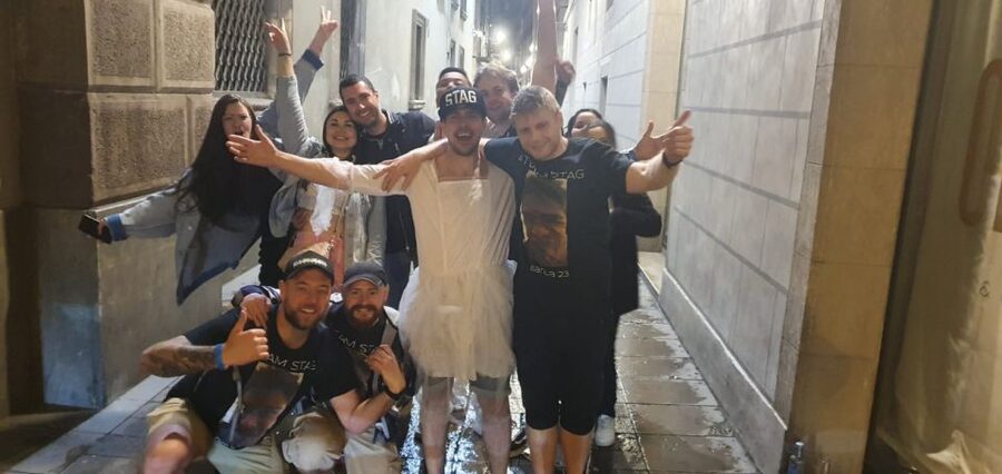 Budapest: Ruin Bar Pub Crawl with Entry Tickets - Who will enjoy this night most