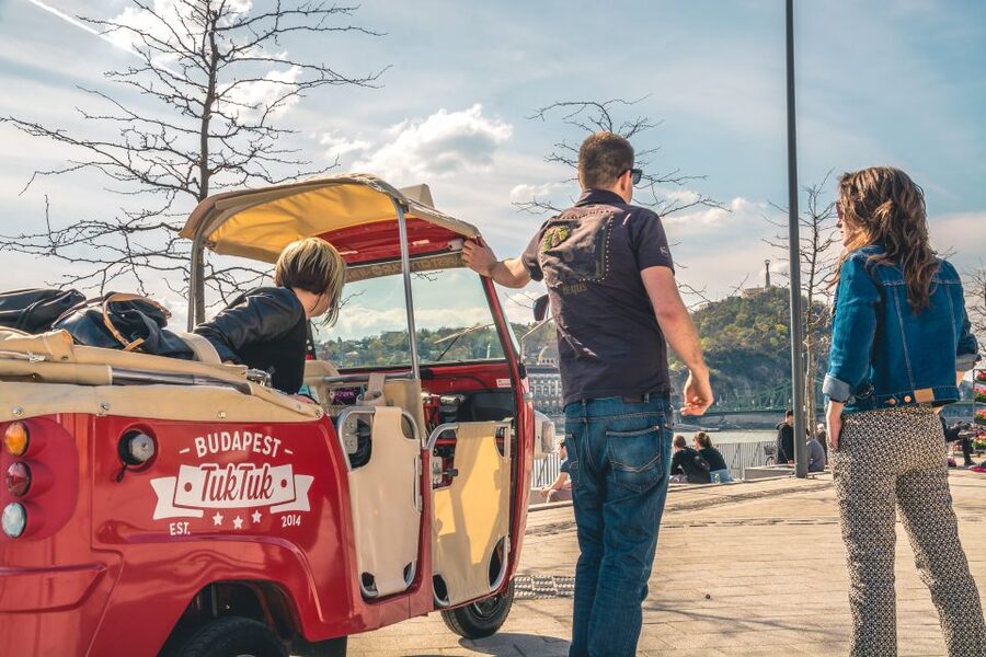 Budapest: Scenic Tuk Tuk Tour - Key points at a glance