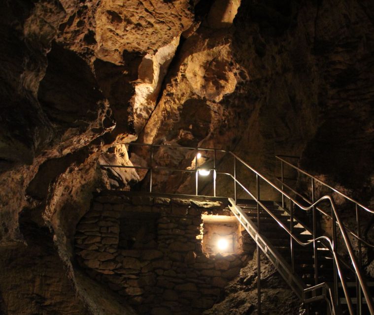 Budapest: Semlő-hegyi & Pál-völgyi Caves Guided Walking Tour - Pál-völgyi brings the real physical challenge