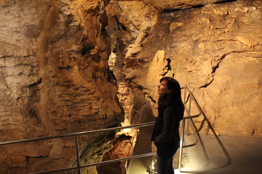 Budapest: Semlő-hegyi & Pál-völgyi Caves Guided Walking Tour - A peek through a hidden exit