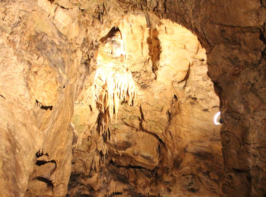 Budapest: Semlő-hegyi & Pál-völgyi Caves Guided Walking Tour - How the guiding shapes the experience