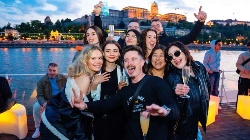 Budapest: Sip and Sail River Cruise with Unlimited Prosecco - Key points at a glance