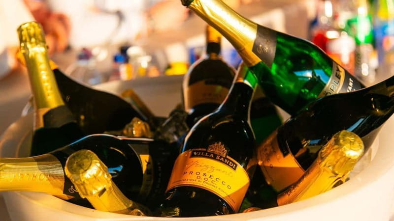 Budapest: Sip and Sail River Cruise with Unlimited Prosecco - Why Budapest looks different from the Danube