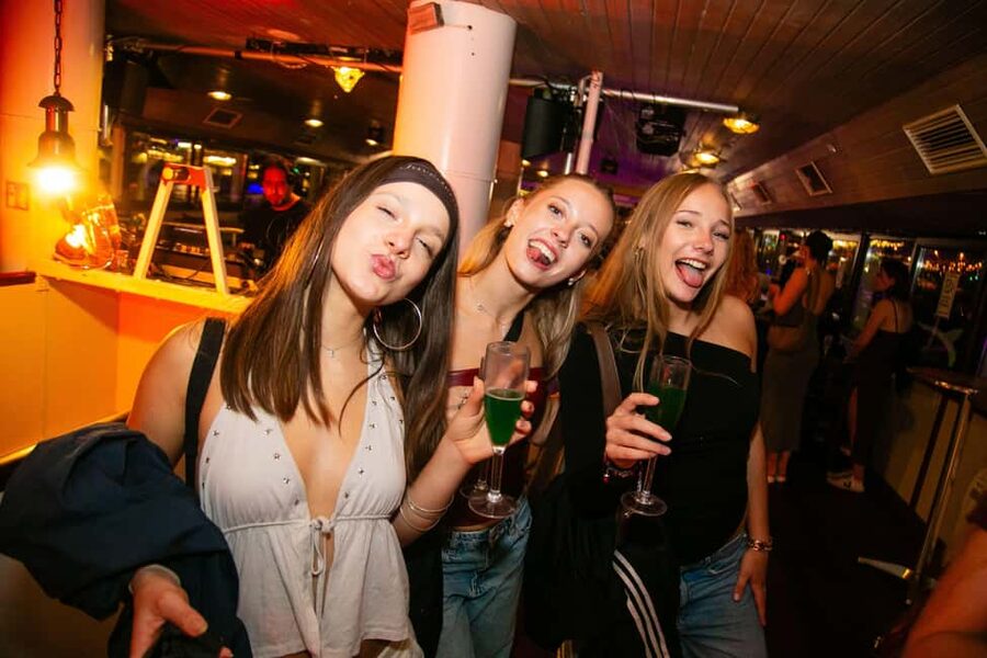 Budapest: Sip & Sail Danube Cruise with Prosecco Cocktails - Key points at a glance