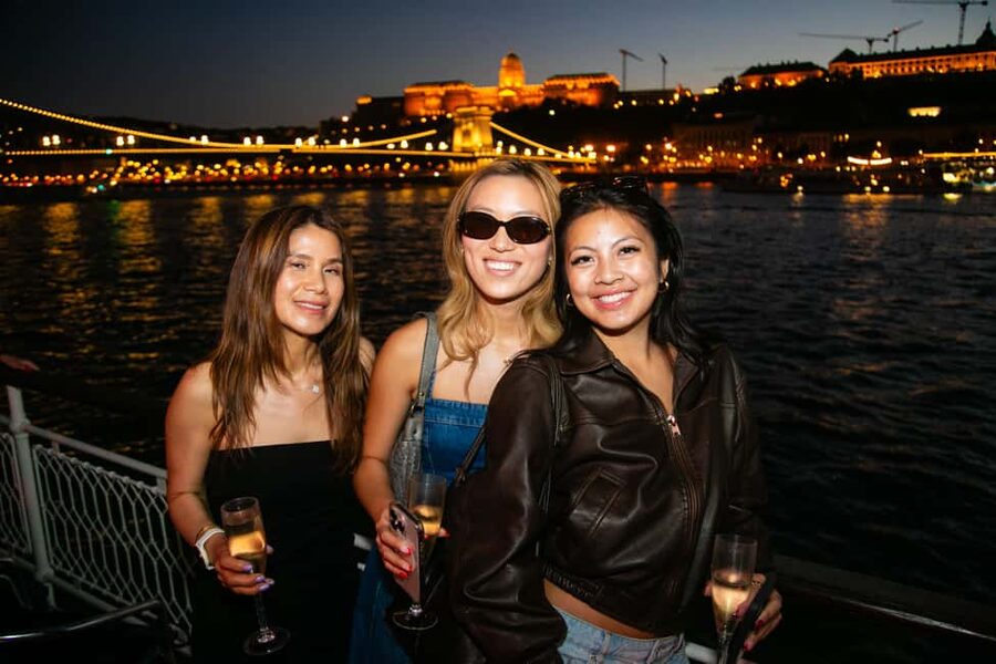 Budapest: Sip & Sail Danube Cruise with Prosecco Cocktails - Is $26 a fair price?