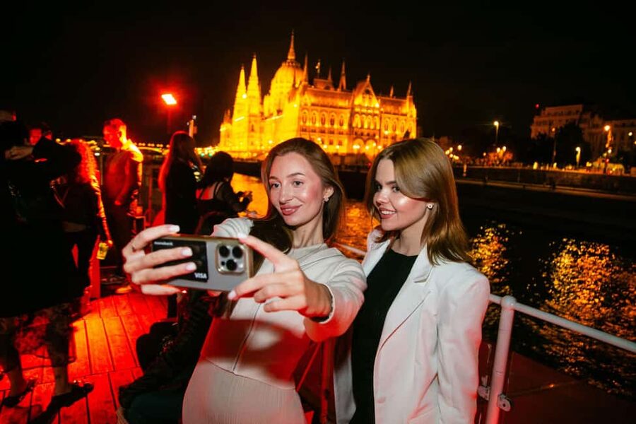 Budapest: Sip & Sail Danube Cruise with Prosecco Cocktails - The drinks: good value, but know the setup