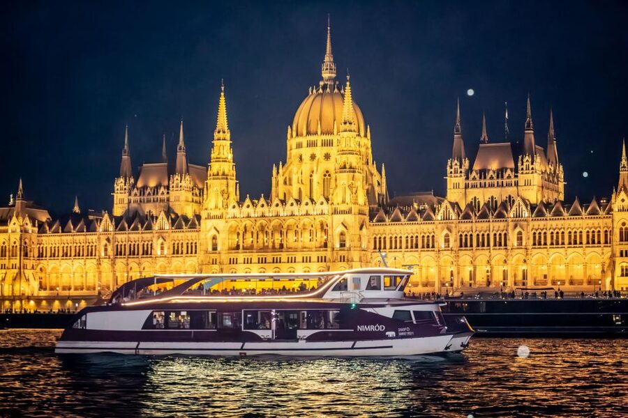 Budapest: Skyline Sightseeing Cruise with Parliament View - Parliament from the water