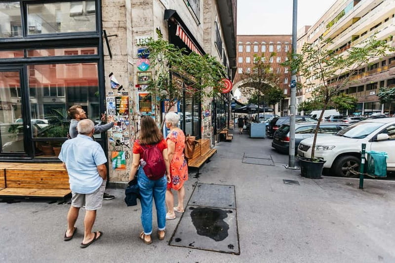 Budapest: Street Art and Underground Movements Walking Tour - What the small group changes
