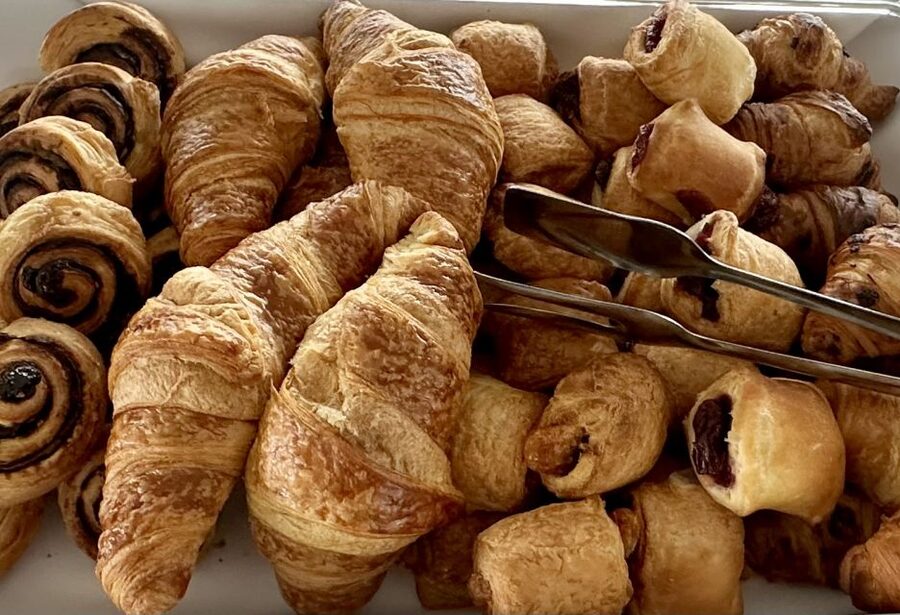 Budapest: Summer Brunch & Cruise with Prosecco or Cake - Should you book the Gróf Széchenyi brunch cruise?