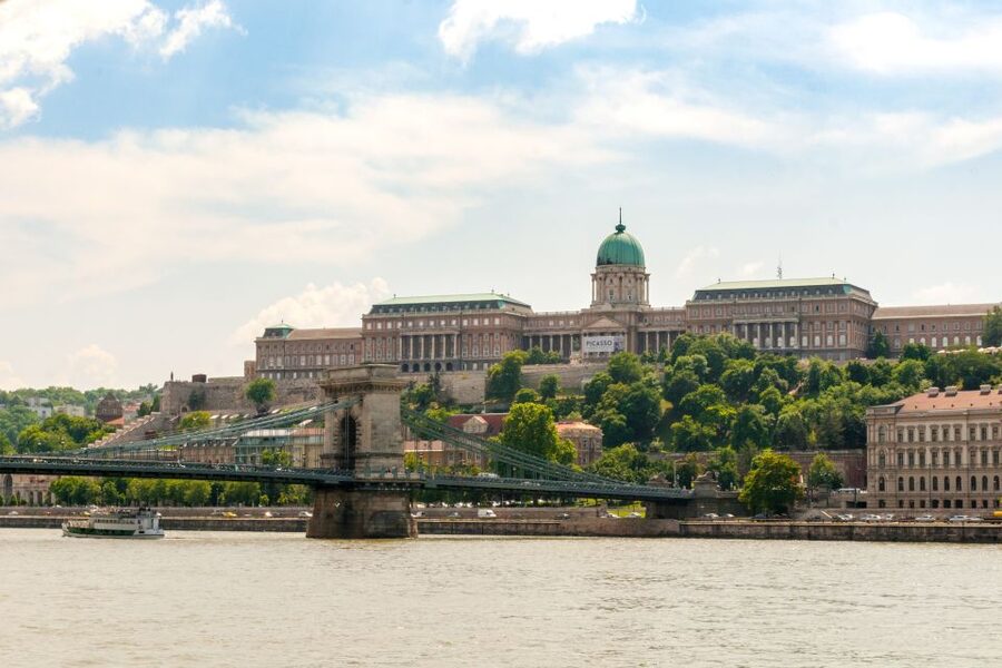 Budapest: Summer Brunch & Cruise with Prosecco or Cake - A breakfast cruise with Budapest’s best views