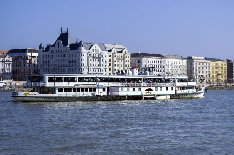 Budapest: Summer Brunch & Cruise with Prosecco or Cake - Who will enjoy this Budapest brunch cruise