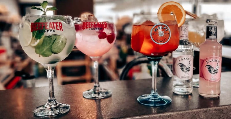 Budapest: Sunset Cruise with 2 Cocktails - Choosing your seat, deck, and departure time