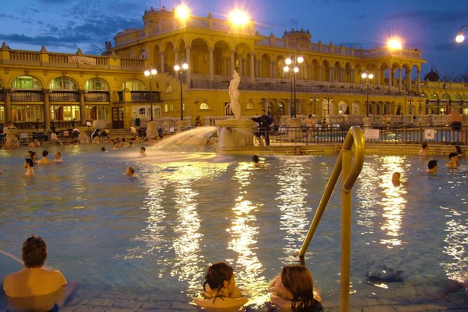 Budapest Széchenyi Spa with Danube Cruise and Optional Dinner - A 90-minute view of Budapest after dark