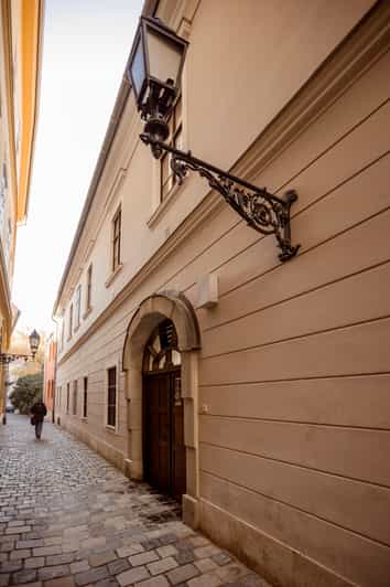 Budapest: The WWII Siege of Buda Castle & Bomb Shelter Tour - Entering the Buda Castle Cave and the old cellar