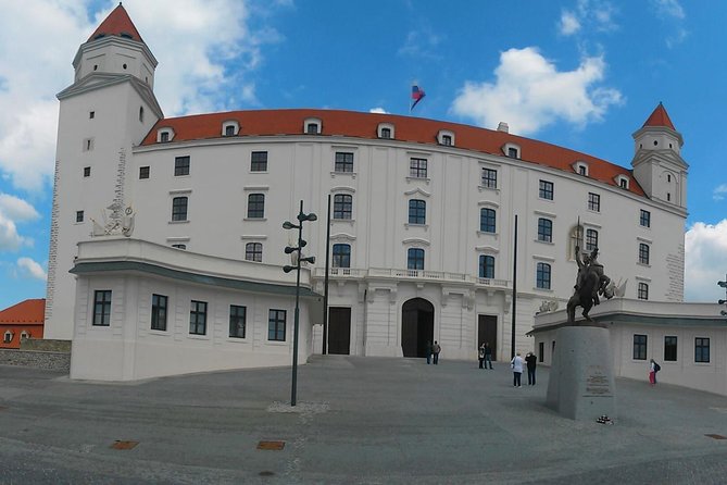 Budapest to Bratislava Costumizable Private Day tour with lunch - What the private format really changes