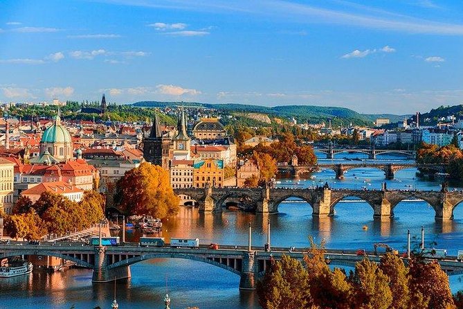 Budapest to Prague Private transfer with 2 hour sightseeing stop - Key points at a glance