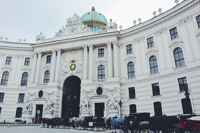 Budapest to Vienna Private Costumizable Day Tour with Lunch - Schönbrunn Palace and the gardens